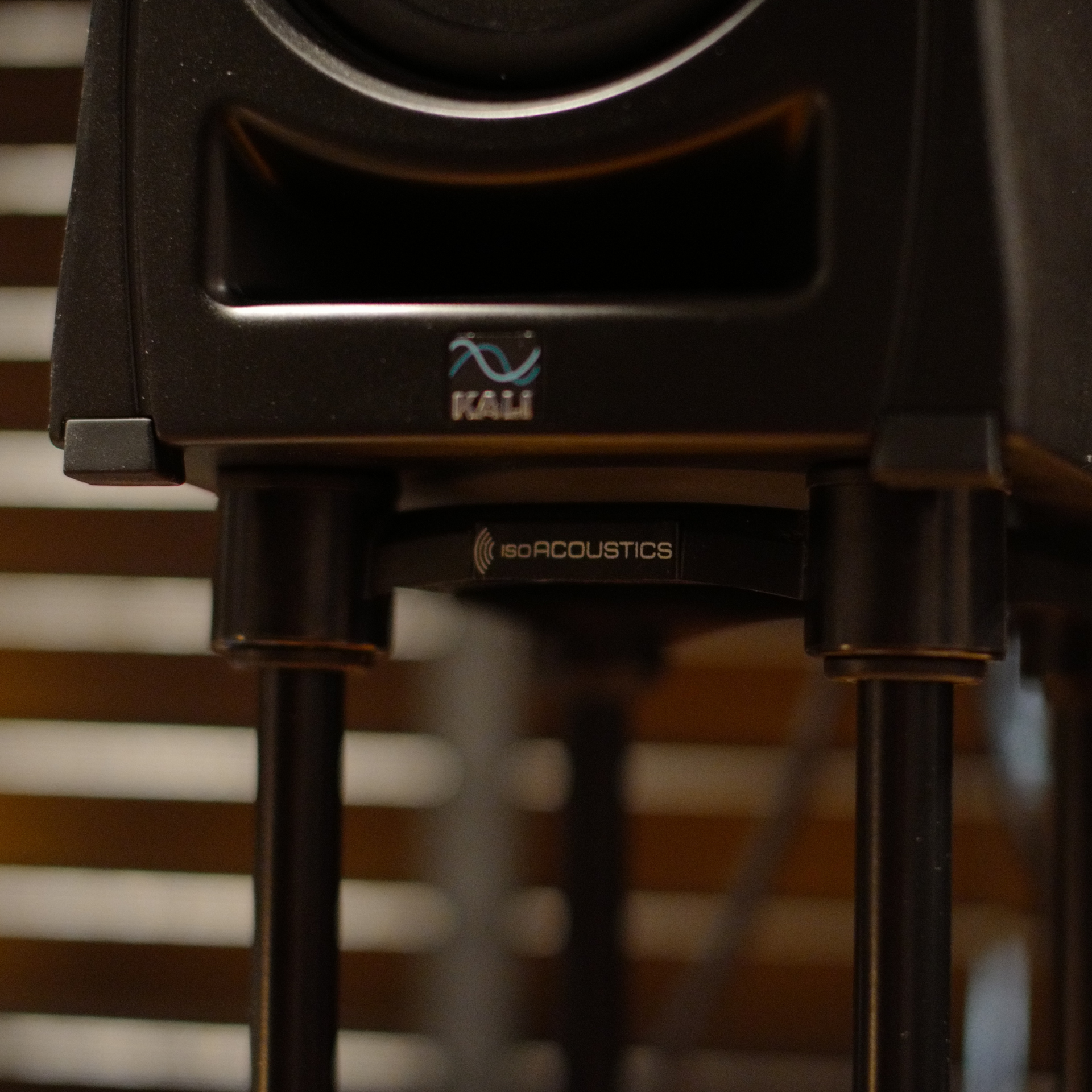 Isoacoustics ISO-130 Studio Monitor Stands (Pair) For Kali LP-UNF Isoacoustics ISO-130 Studio Monitor Stands (Pair) For Kali LP-UNF
