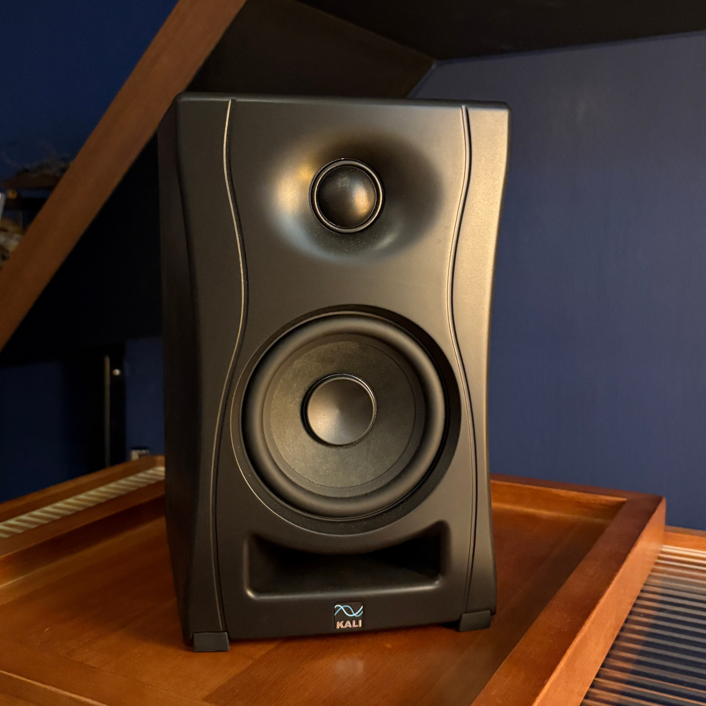 Kali Audio LP-UNF Near Field Active Speakers (Pair)