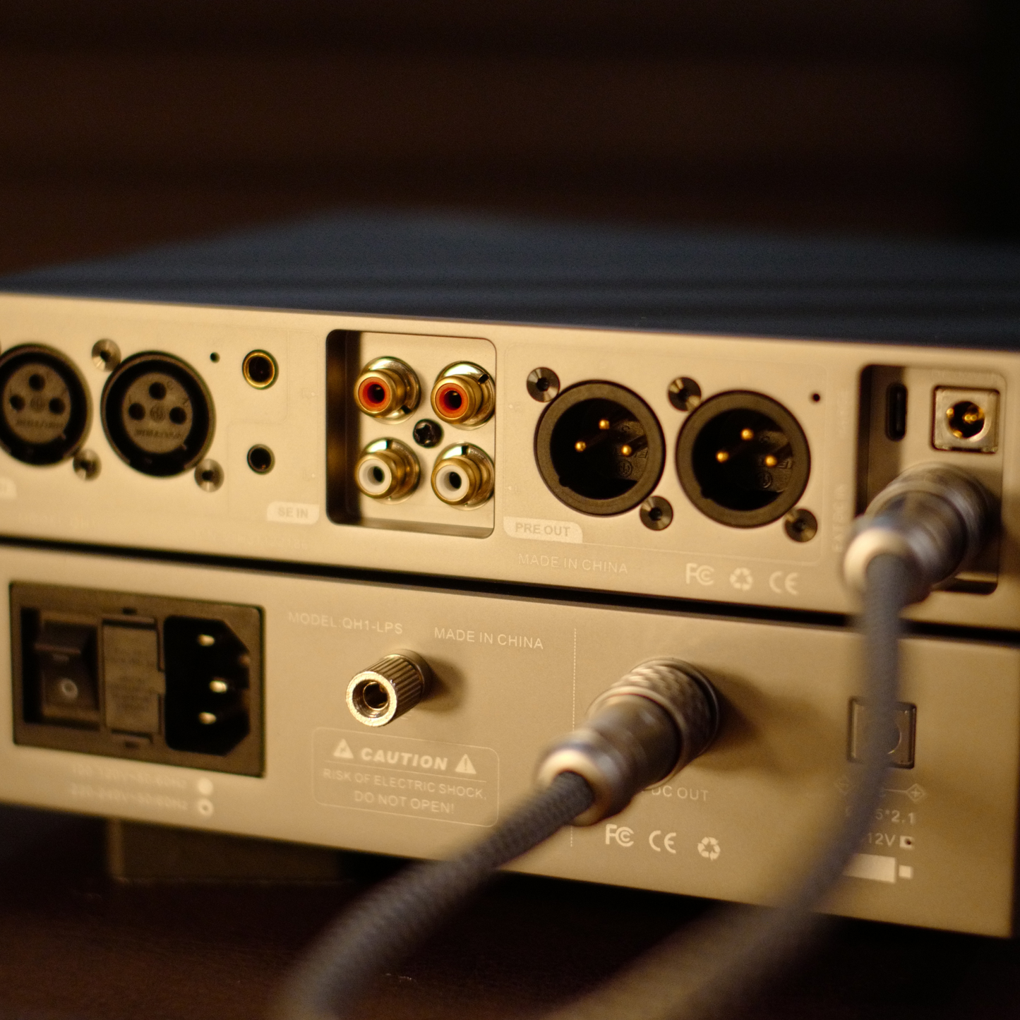 Quloos QH1 Portable Desktop Preamp/Amplifier with LPS Add On